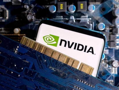 Logo de Nvidia en un teléfono móvil