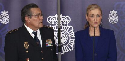 El jefe de Policía, Alfonso Fernández Díez y la delegada del Gobierno, Cristina Cifuentes.