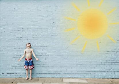 Niño disfrutando en verano.