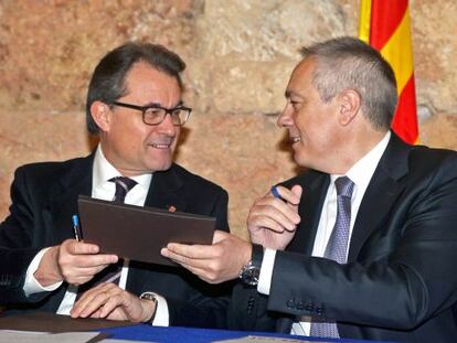 Artur Mas y Pere Navarro en la firma del acuerdo por BCN World, el pasado domingo.
