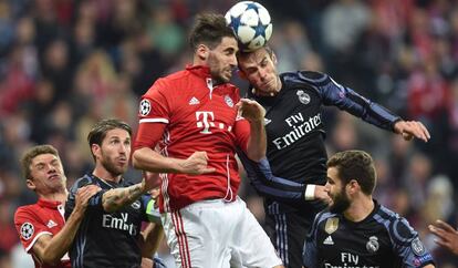 Javi Mart&iacute;nez, ante el Real Madrid esta temporada.