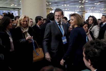 Mariano Rajoy y Dolores de Cospedal a la llegada de la convención política de los populares que pretende ser el arranque de la campaña electoral.