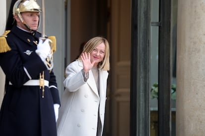 La primera ministra italiana, Giorgia Meloni, asiste a una reunión sobre la guerra en Ucrania y la seguridad europea en el Palacio del Elíseo de París.