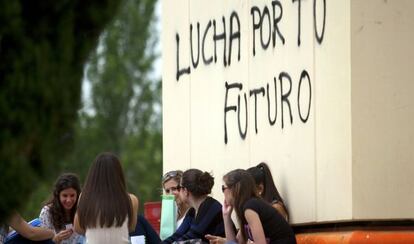 Alumnas en la facultad de Econom&iacute;a de la Universidad Complutense de Madrid.