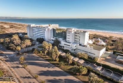 El hotel Sidi Saler, antes icono del lujo en Valencia, y ahora cerrado desde hace una década.