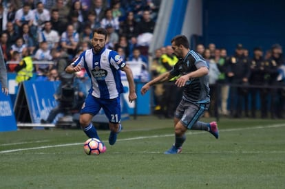 Bruno Gama y Jonny, en el último derbi gallego en Riazor, en marzo pasado.