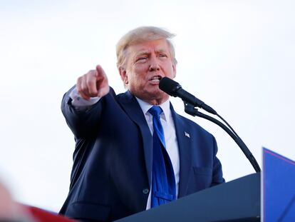 El expresidente Donald Trump en un mitin durante la primarias republicanas en Delaware, Ohio, el 23 de abril de 2022.