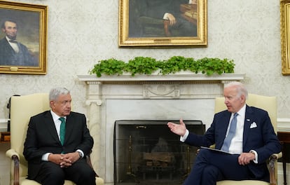 Joe Biden y Andrés Manuel López Obrador en la Oficina Oval de la Casa Blanca en Washington, Estados Unidos.