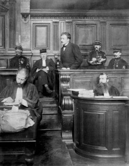 Escena del juicio contra Raoul Villain.