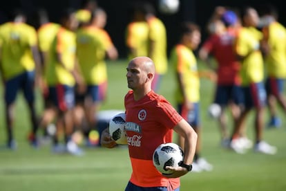 El exfutbolista argentino Esteban Cambiasso en el entrenamiento de Colombia.