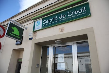 Entrada a la secció de crèdit de la Cooperativa de l'Aldea, en una imatge d'arxiu.