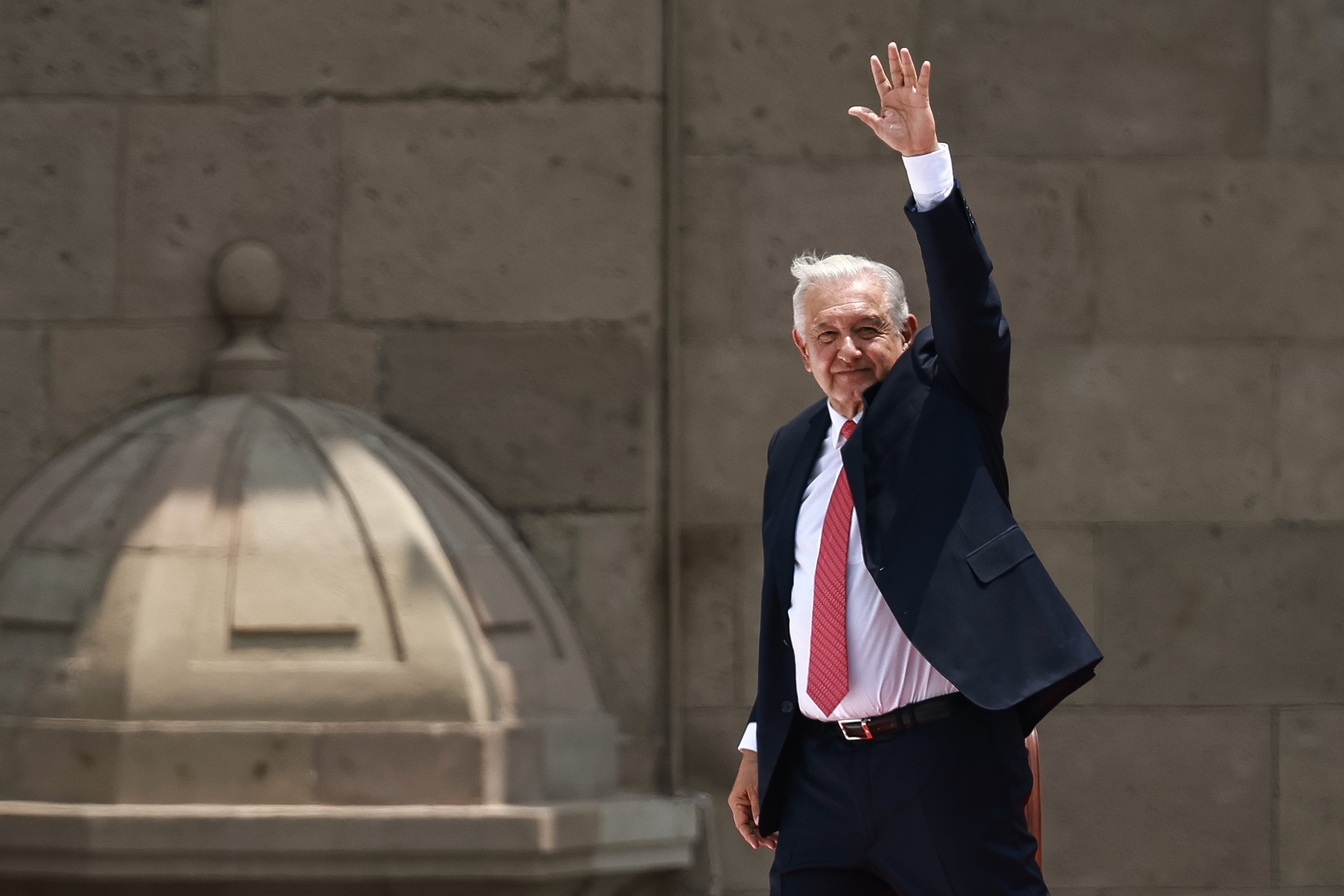 López Obrador cierra su mandato con una aprobación que roza el 80%, similar a la de Sheinbaum