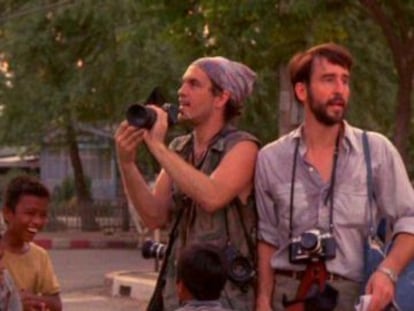 John Malkovich y Sam Waterston, en un momento de 'Los gritos del silencio' (Roland Joffé, 1984).