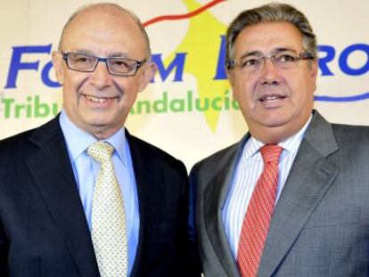 Cristóbal Montoro y Juan Ignacio Zoido, este lunes en Sevilla.
