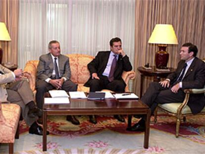 Ibarretxe, junto a los rectores de Jose Maria Abrego (Deusto), Inaxio Oliveri (Mondragón), y Manuel Montero, (UPV).