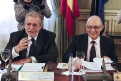 El secretario de Estado de Administraciones Públicas, Antonio Beteta, y el ministro de Hacienda, Cristóbal Montoro.