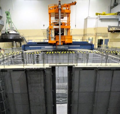 La sala del reactor es un amplio espacio abierto donde se percibe realmente el tamaño del edificio principal. El de Zwentendorf nunca llegó a entrar en funcionamiento: con la central terminada y a punto para las pruebas de arranque (1976), los austriacos aprobaron por referéndum en 1978 una ley que impide la producción de energía electronuclear en el país.