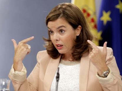 La vicepresidenta del Gobierno, Soraya Sáenz de Santamaría, tras la rueda de prensa del Consejo de Ministros.