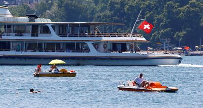 Imagen del lago Zurich en Suiza.