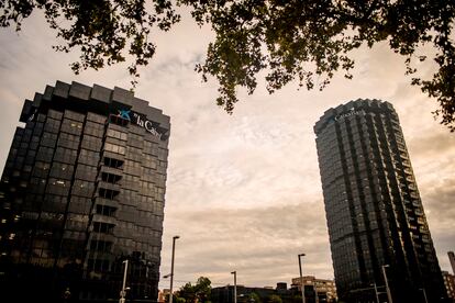 Torres La Caixa en Barcelona, que albergan la sede operativa del banco.