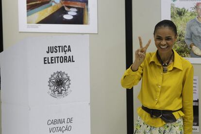 Marina registra seu voto em seu estado-natal, o Acre. 