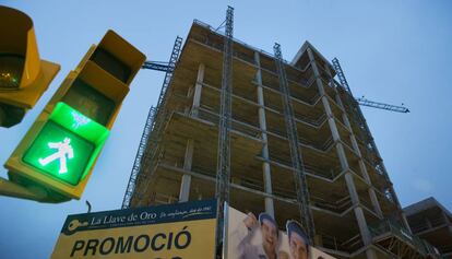 Promoció d'habitatges en construcció a Diagonal Mar.