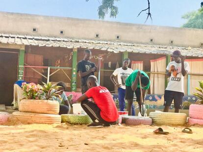 Un grupo de voluntarios del Team Niintche, en Senegal.