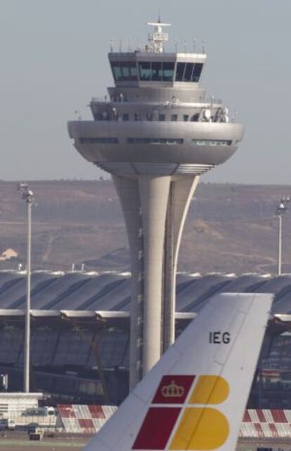 Torre de control del aeropuerto de Barajas, en Madrid
