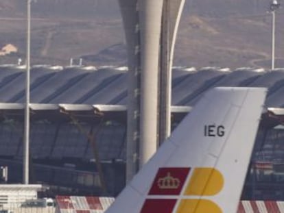 Torre de control del aeropuerto de Barajas, en Madrid