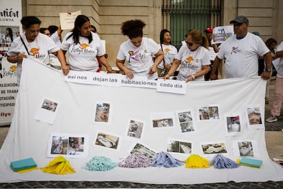 Protesta de trabajadoras de hoteles y pisos en Barcelona, el pasado agosto.