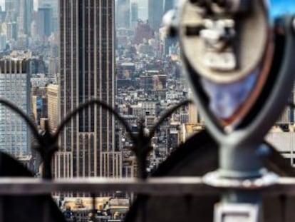 El Empire State visto desde el Rockefeller Center (al fondo, la torre levantada en lugar de las Torres Gemelas).