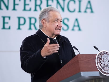 El presidente mexicano, Andrés Manuel López Obrador, durante la rueda de prensa matutina en el Palacio Nacional, este lunes.