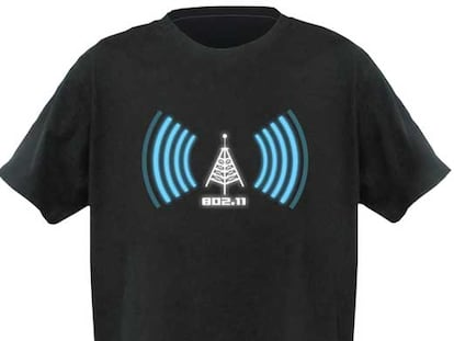 La camiseta con detector &#39;wi-fi&#39; es de ThinkGeek.