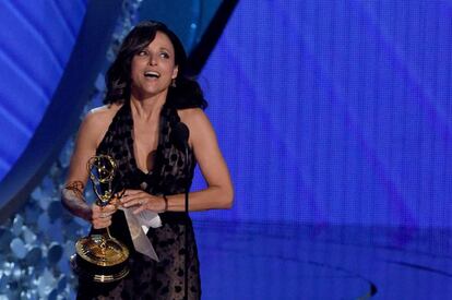 La actriz Julia Louis-Dreyfus durante su discurso de agradecimiento al recibir el premio a Mejor actriz de comedia por Veep.