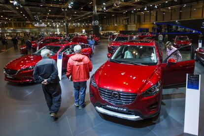 Visitantes de Madrid Auto, el Sal&oacute;n del Autom&oacute;vil de Madrid, que estar&aacute; en Ifema hasta el 16 de mayo. 