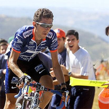 Roberto Heras, subiendo a la Pandera en la Vuelta a España 2002.