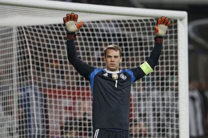 Neuer, Guant d'Or d'un Mundial en el qual la seva selecció va aconseguir el títol, i campió amb el Bayern de Munic d'una Bundesliga de rècord. Un tità sota els pals que ja ha rebut suports com el de Shevchenko per guanyar el guardó.