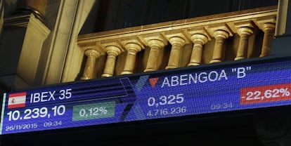 Monitor informativo en la bolsa de Madrid que muestra el principal indicador de la Bolsa espa&ntilde;ola, el IBEX 35, la pasada semana.