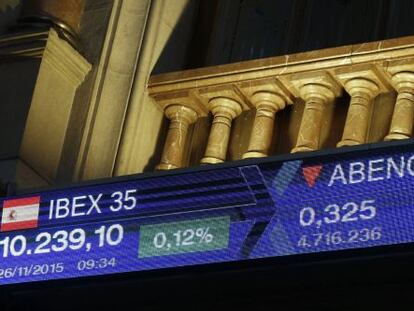 Monitor informativo en la bolsa de Madrid que muestra el principal indicador de la Bolsa espa&ntilde;ola, el IBEX 35, la pasada semana.