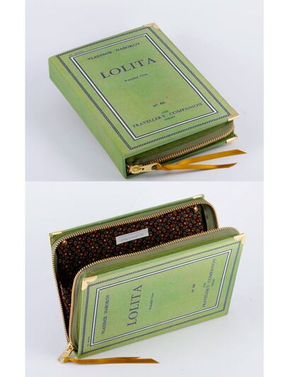 Clutch inspirado en una de las novelas más controvertidas y especiales de la literatura del Siglo XX: Lotita, que en 1962 fue llevada al cine por Stanley Kubrick. Lo puedes conseguir en Etsy por 60 euros.