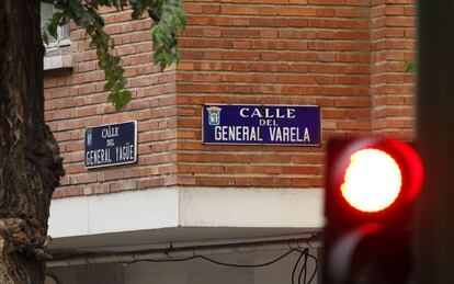 Confluencia de las calles del general Yagüe y del general Varela, en el distrito de Tetuán.