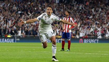 Chicharito celebra su gol al Atlético.