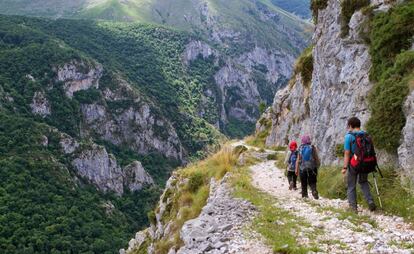 Ruta de Tresviso a Urdón, en la vertiente cántabra de los Picos de Europa.