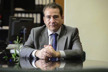 Manuel Illueca, director del Instituto Valenciano de Finanzas, en su despacho.