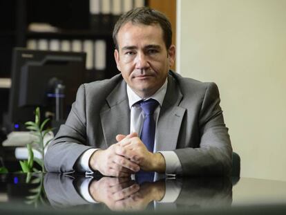 Manuel Illueca, director del Instituto Valenciano de Finanzas, en su despacho.