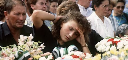 Imagen del entierro en Puerto Hurraco en 1990.