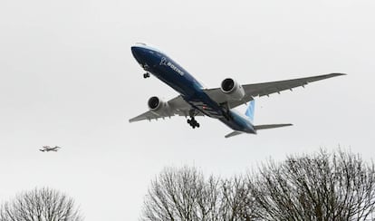 El B777X durante la prueba del pasado domingo en el Estado de Washington.