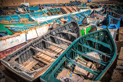 Image taken in March 2021 at the Port of Arinaga, on the island of Gran Canaria. In 2021, hundreds of vessels arrived at this port. In 2022, they were moved by order of the Canary Islands Government to a site in the nearby industrial park for subsequent destruction by a waste management company. In Arinaga, eight cayucos and 16 pateras were preserved to create in the coming months a monument in memory of the people who lost their lives trying to reach Europe. 