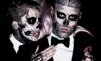 Ladya Gaga junto a Rick Genest.