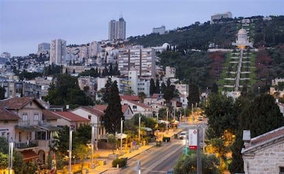 Vista de la colonia alemana y los jardines del Centro Mundial Bahaí.